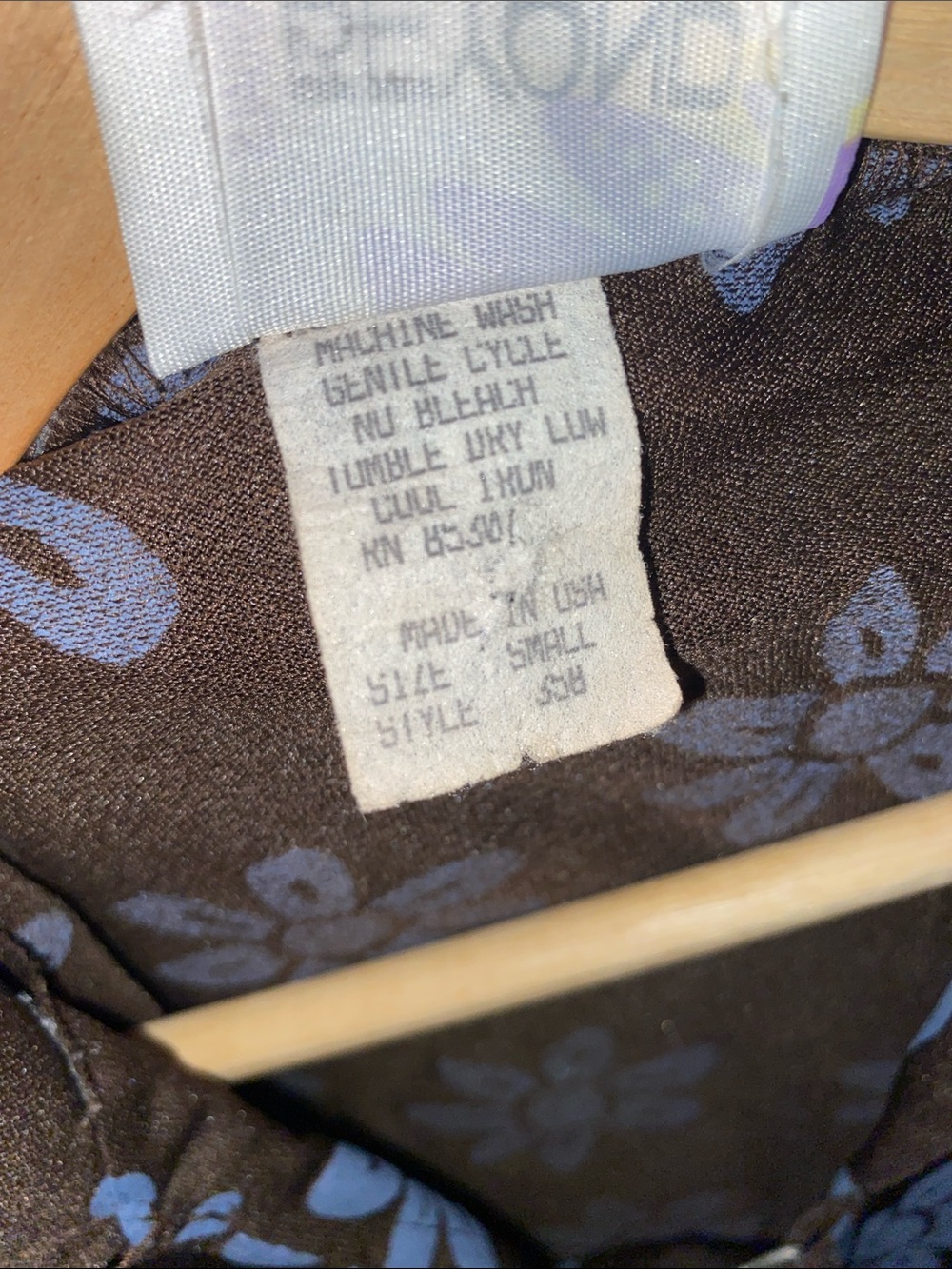 BEYOND Vintage Brown Top with Blue Daisy Print - Picture 4 of 4